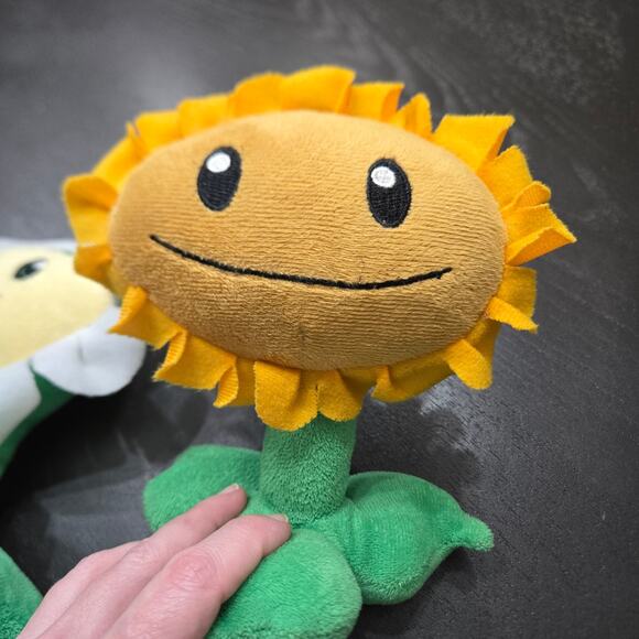 Plants vs Zombies Flower Lot Of 3 View Photos For Details - Picture 4 of 8